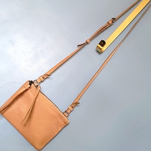 FRYE AND CO. Handbags - Frye And Co Tan Leather Rubie Double Crossbody Bag 🤎